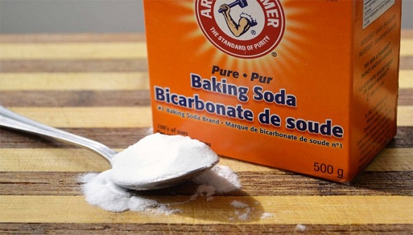 Baking soda giúp tẩy rửa inox