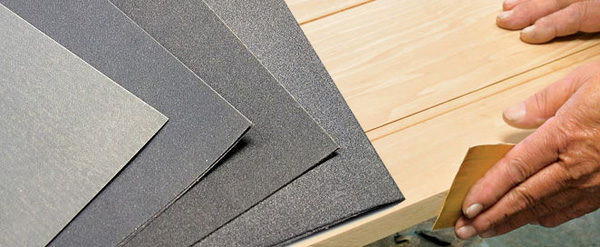Sử dụng giấy nhám để giúp inox sáng bóng