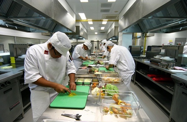 nhà bếp khách sạn 