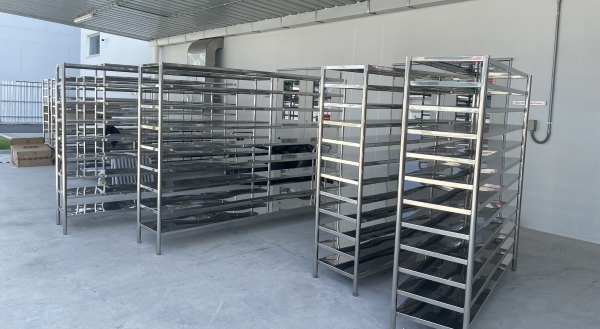 Kệ inox để đựng thuốc, hóa chất