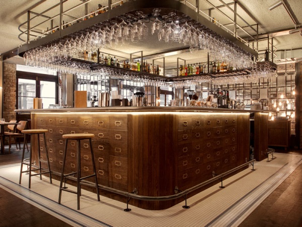 Quầy bar rượu bằng gỗ