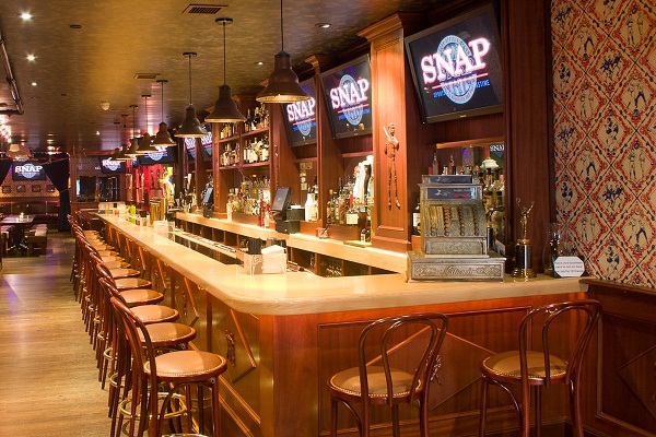 Một thiết kế bếp có quầy bar trong nhà hàng