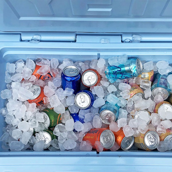Thùng đá giữ nhiệt tiện lợi khi đi du lịch
