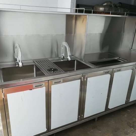 Quầy pha chế inox 2 chậu rửa, 1 chậu kéo, 6 cánh tủ