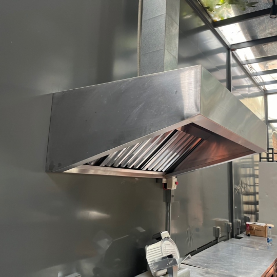 Bếp công nghiệp inox chụp khói 