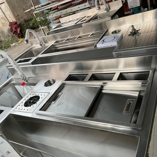 Quầy pha chế inox 1m5 rộg 70cm cao 81cm quay 1 chậu rửa 1 thùg đá có khay topping 1 vòi rửa li 